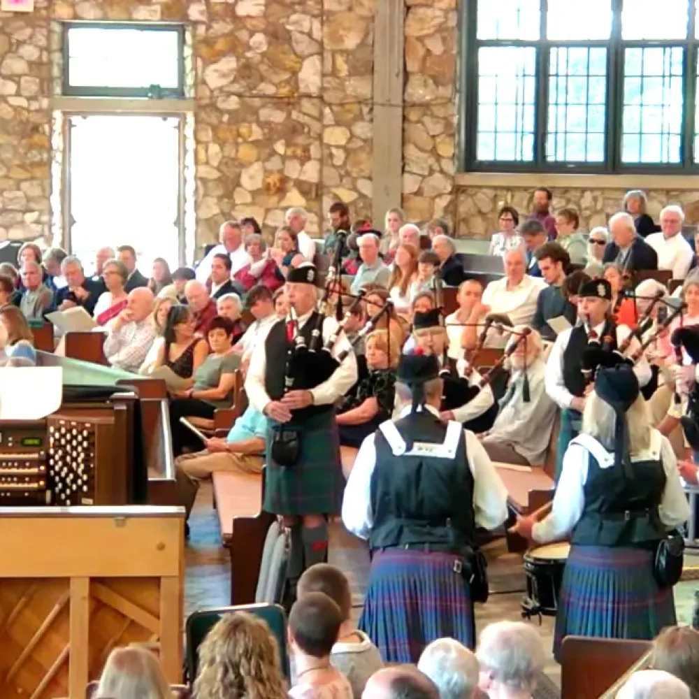 Kirkin of the Tartan 2024 pipe band and organ